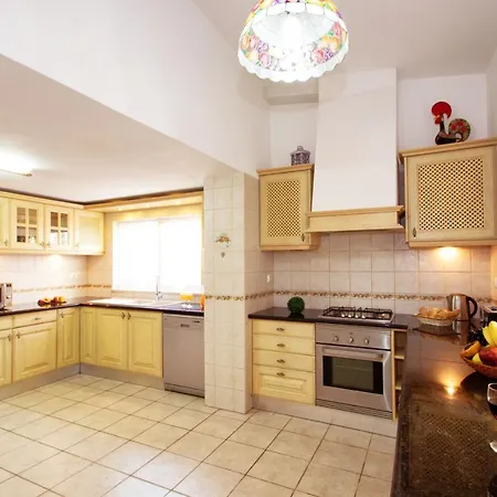 Saint Martin - Refugio Familiar Com Piscina Aquecivel E Bbq Em * Albufeira