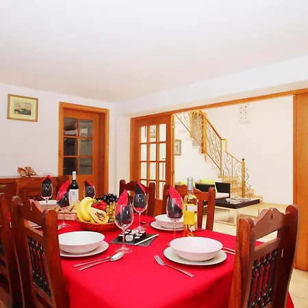 Villa Saint Martin - Refugio Familiar Com Piscina Aquecivel E Bbq Em Albufeira